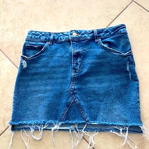 H & M SIZE 8 JEAN MINI SKIRT